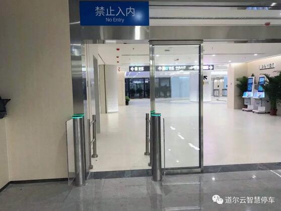 道爾測溫人臉識別一體機