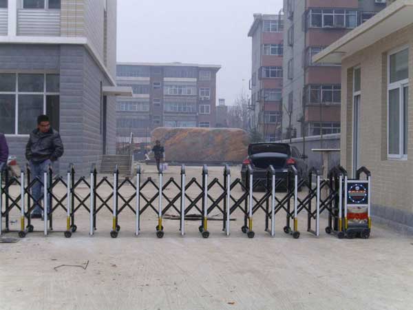 德陽西都名苑電動伸縮門案例 - 中出網(wǎng)-智能出入口與停車充電門戶