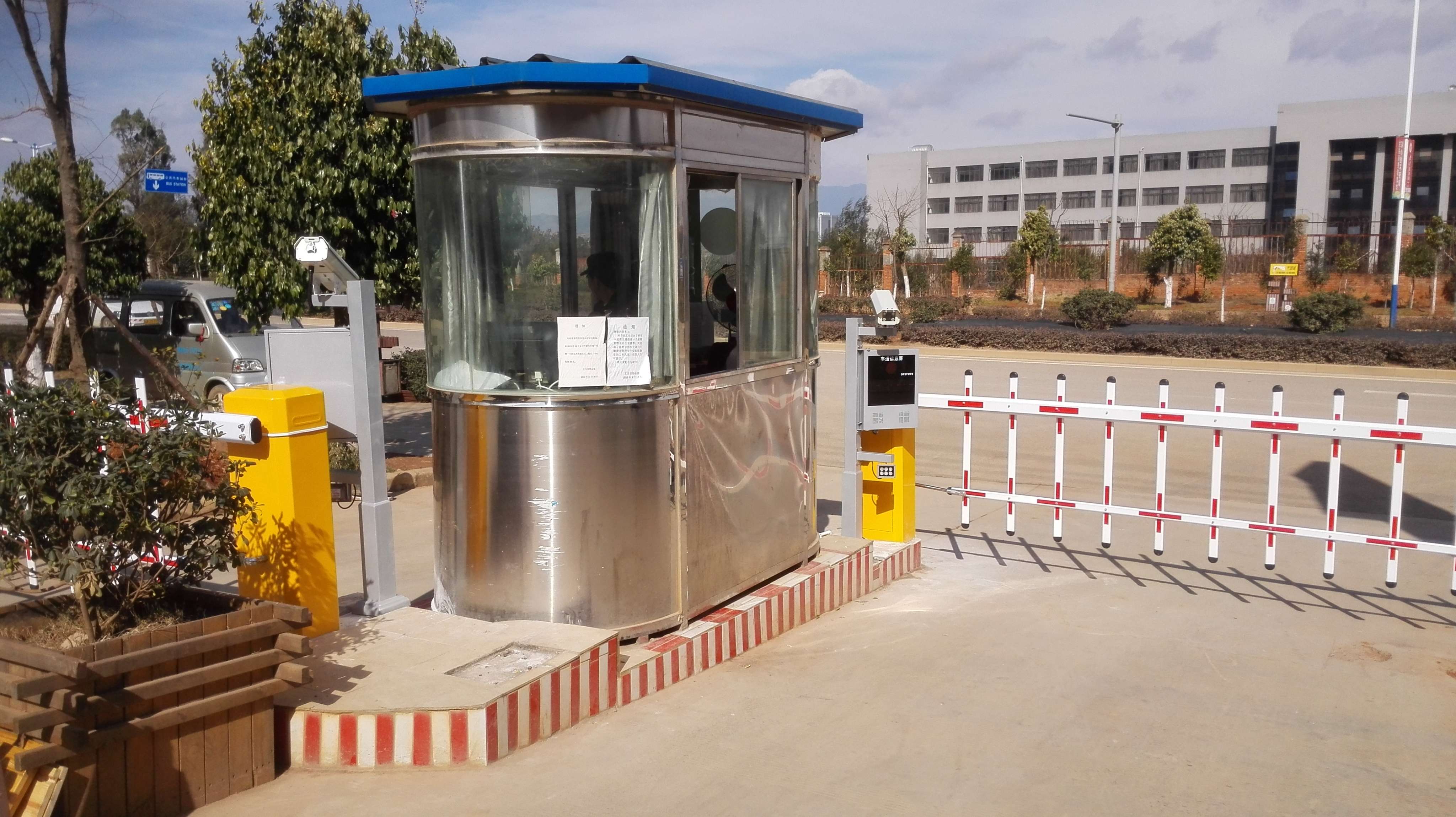 宜賓出安智能欄柵道閘進駐宜賓衛(wèi)生學校