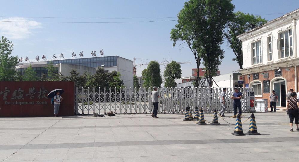 熱烈祝賀宜賓出安智能電動伸縮門進駐宜賓龍文實驗學校