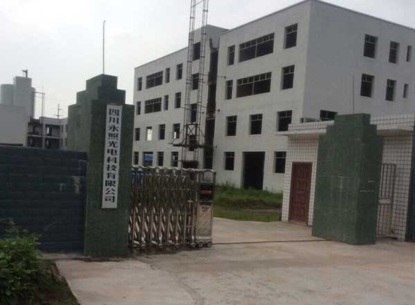 四川永照光電伸縮門案例 - 中出網(wǎng)-智能出入口與停車充電門戶