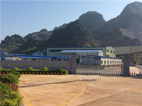 玉林五彩田園電動伸縮門案例 - 中出網(wǎng)-智能出入口與停車充電門戶