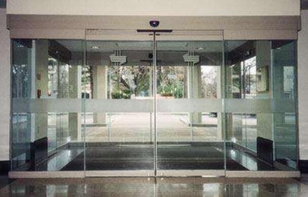 小心使得萬年船 邵陽玻璃感應(yīng)自動門安裝看點