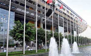 益陽(yáng)萬(wàn)達(dá)廣場(chǎng)不銹鋼旗桿案例