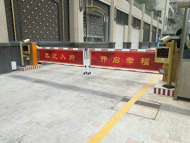 喜迎瀘州出安智能車牌識(shí)別系統(tǒng)進(jìn)駐瀘州金科?博翠灣