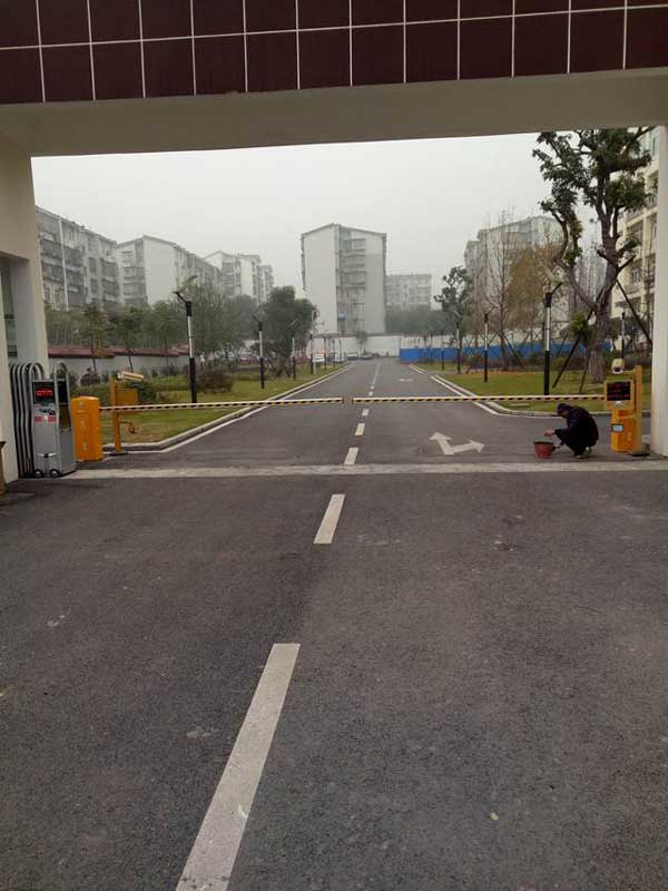 瀘州納溪電力車牌識別系統(tǒng)案例 - 中出網(wǎng)-智能出入口與停車充電門戶