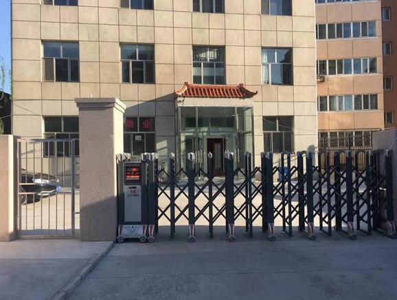 張家口出安智能電動(dòng)伸縮門進(jìn)駐鑫華景園大門口