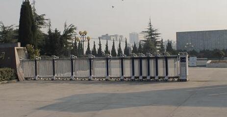 張家口出安智能伸縮門讓名爵·濱河花園顯得更有個性