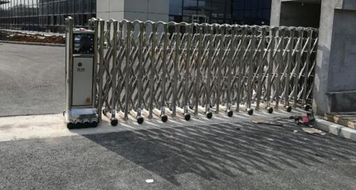 張家口出安智能電動伸縮門成為河北北方學(xué)院文學(xué)院的搖籃