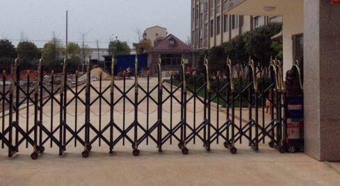 張家口超碩地坪工程有限公司選用張家口出安智能電動(dòng)伸縮門(mén)