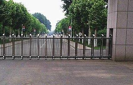 張家口出安智能伸縮門(mén)被張家口京飛特科技發(fā)展有限公司選用