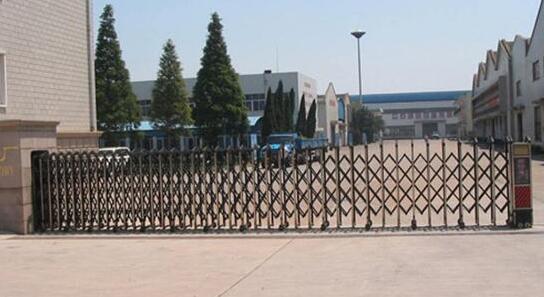 張家口出安智能電動(dòng)伸縮門(mén)點(diǎn)綴張家口市城建職工中等專業(yè)學(xué)校