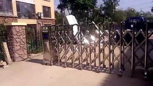 熱烈祝賀承德出安智能伸縮門安裝在盛世名邸大門口