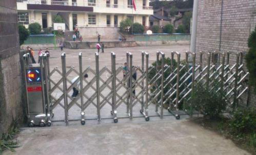 祝賀承德出安智能伸縮門安裝在承德廣通信息網(wǎng)絡(luò)有限公司