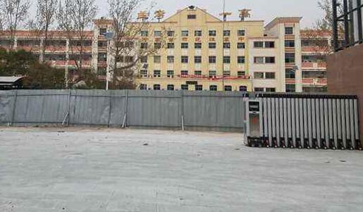 承德存瑞中學(xué)信賴承德出安智能電動伸縮門