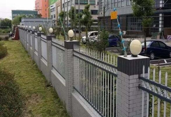 達州濱江?四季花城圍墻護欄案例 - 中出網-智能出入口與停車充電門戶