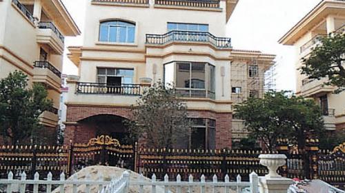 三門(mén)峽湖濱大廈鋁藝護(hù)欄案例 - 中出網(wǎng)-智能出入口與停車(chē)充電門(mén)戶(hù)