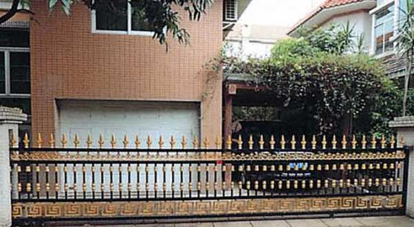 三門(mén)峽中隆?格蘭云天鋁藝護(hù)欄案例 - 中出網(wǎng)-智能出入口與停車充電門(mén)戶