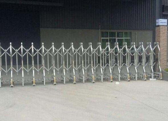 秦皇島出安智能電動(dòng)伸縮門(mén)點(diǎn)綴秦皇島職業(yè)技術(shù)學(xué)院