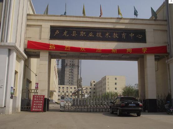 秦皇島出安智能伸縮門(mén)點(diǎn)綴盧龍職教中心