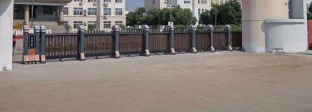 秦皇島出安智能電動(dòng)伸縮門點(diǎn)綴好萊塢魔法城