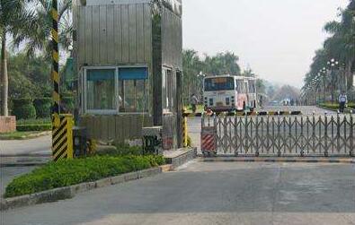 秦皇島出安智能電動(dòng)伸縮門點(diǎn)綴河北對外經(jīng)貿(mào)職業(yè)學(xué)院