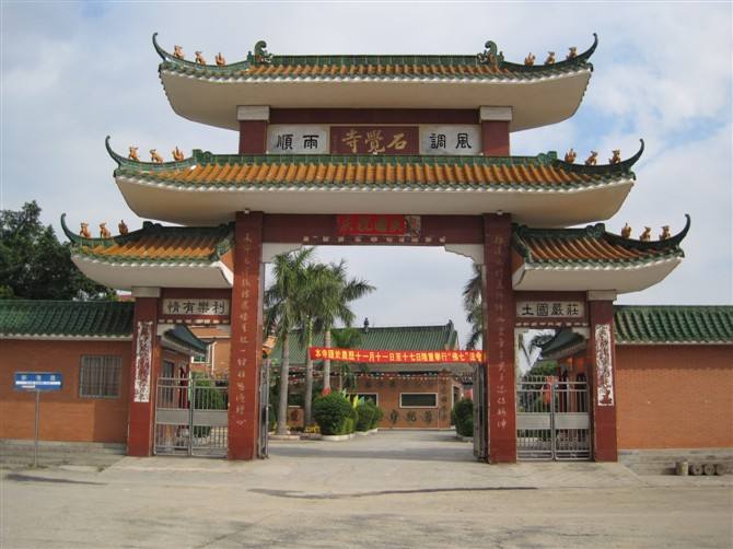 陽江市石覺寺別墅大門案例 - 中出網(wǎng)-智能出入口與停車充電門戶