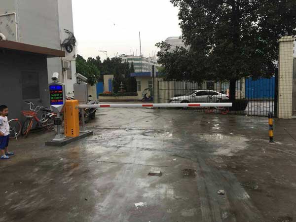 六盤水天一盛世科貿有限公司停車場管理系統(tǒng)案例 - 中出網-智能出入口與停車充電門戶