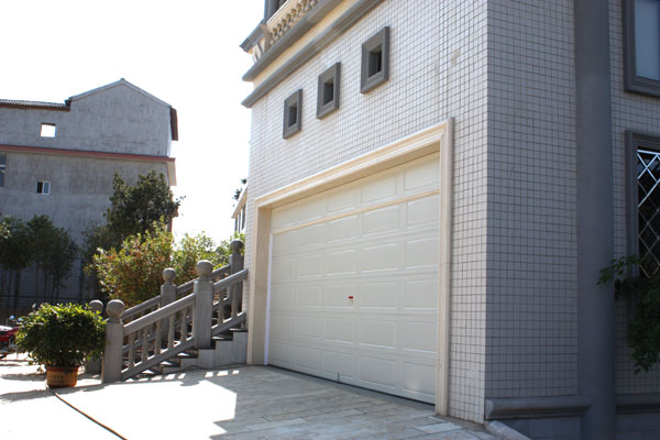 玉溪溪澤華庭車庫(kù)門案例 - 中出網(wǎng)-智能出入口與停車充電門戶