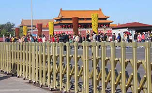 北京天安門(mén)伸縮門(mén)工程案例 - 中出網(wǎng)-智能出入口與停車(chē)充電門(mén)戶