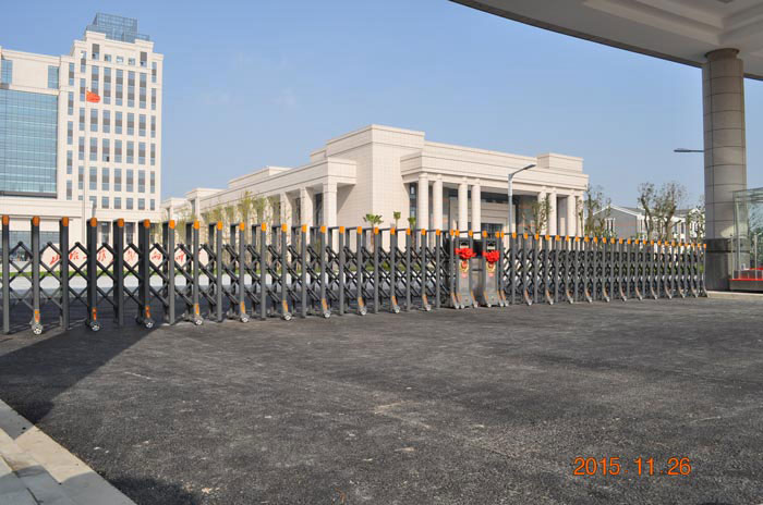 上海中國武警部隊伸縮門工程案例 - 中出網-智能出入口與停車充電門戶