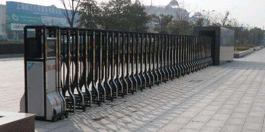 衡水神龍實(shí)業(yè)有限公司安裝衡水出安智能伸縮門(mén)正式投入使用