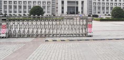 衡水出安智能電動(dòng)伸縮門(mén)點(diǎn)綴佰瑞廷