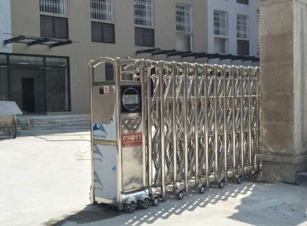 四川省思創(chuàng)匯智科技有限公司電動伸縮門案例 - 中出網(wǎng)-智能出入口與停車充電門戶