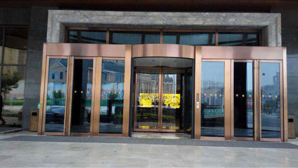 喜迎長(zhǎng)治出安智能旋轉(zhuǎn)門(mén)進(jìn)駐東城世家