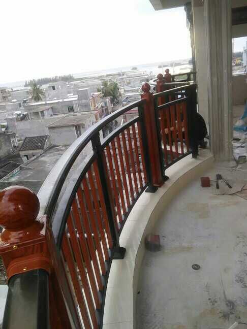 ?？诔霭仓悄茕\鋼陽臺護欄進駐?？谌一鄹? />   
                <div   id=