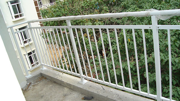 鋅鋼陽臺(tái)護(hù)欄