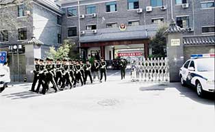 國(guó)旗護(hù)衛(wèi)隊(duì)伸縮門工程案例