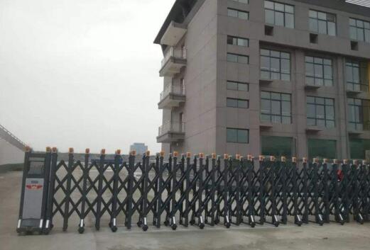 衢州市工程技術(shù)學(xué)校安裝衢州出安智能電動伸縮門正式投入使用