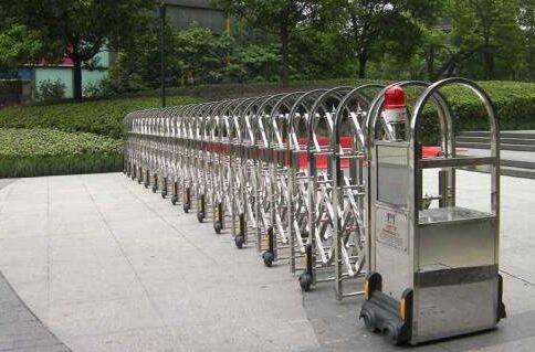 衢州柯城區(qū)航埠鎮(zhèn)中心小學(xué)應(yīng)用衢州出安智能伸縮門顯得更有個性