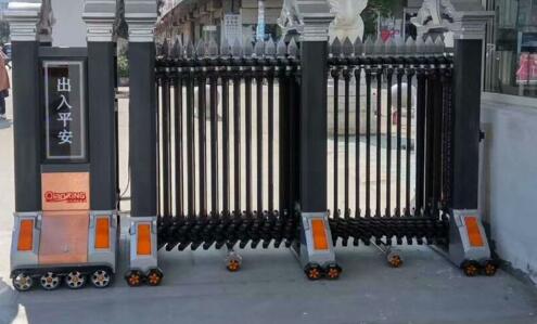 浙江省衢州市柯城區(qū)新世紀(jì)學(xué)校大門口的電動伸縮門由衢州出安智能提供