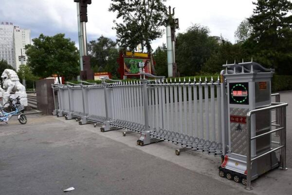 舟山出安智能伸縮門讓鼎尚斜屋天窗別墅鋁藝護(hù)欄大門廠顯得更有個(gè)性