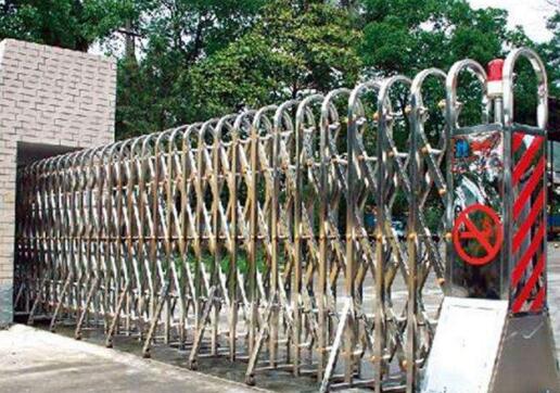 舟山市智慧城市運(yùn)營(yíng)有限公司大門口的電動(dòng)伸縮門由舟山出安智能提供