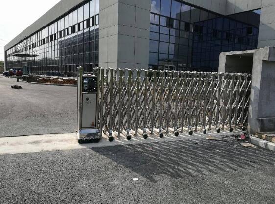 麗水出安智能伸縮門成功落地中梁百悅國(guó)際