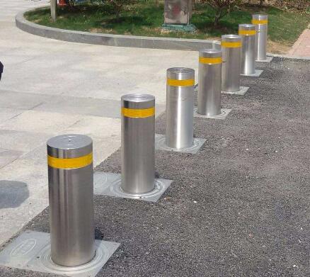 西寧中海河山郡項(xiàng)目迎來(lái)西寧出安智能升降柱！