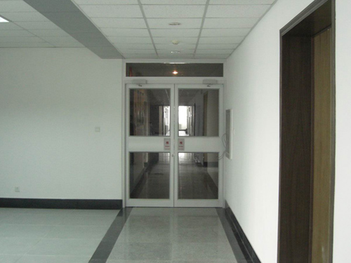 廣州高新開發(fā)區(qū)辦公樓通道肯德基門工程案例 - 中出網(wǎng)-智能出入口與停車充電門戶