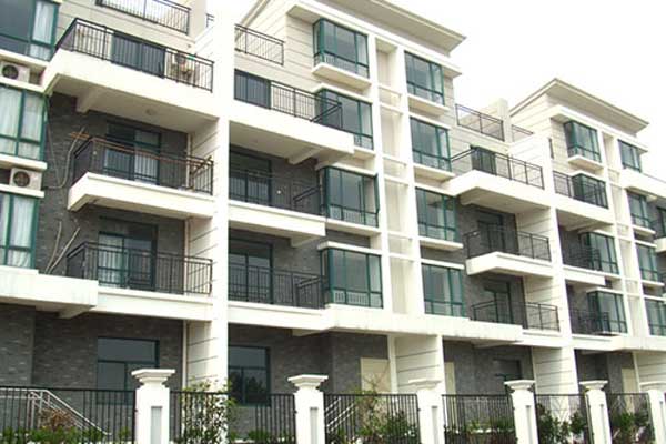 喜迎遼陽(yáng)出安智能護(hù)欄進(jìn)駐遼陽(yáng)晟寶龍廣場(chǎng)