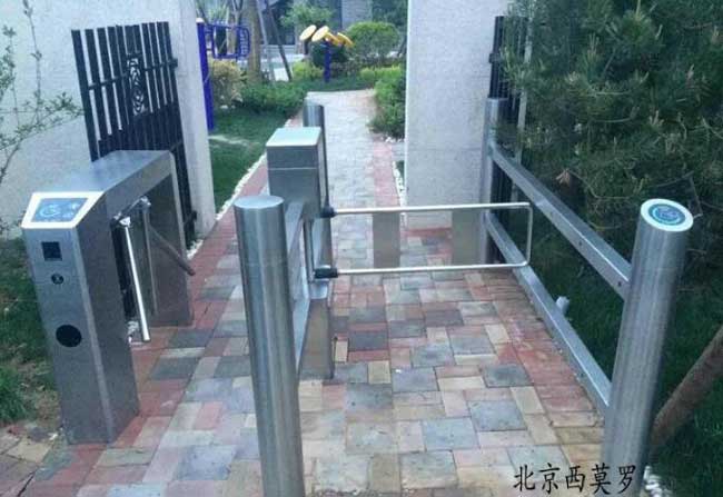 北京萬(wàn)科青島小鎮(zhèn)上新智能三輥閘機(jī)案例 - 中出網(wǎng)-智能出入口與停車充電門(mén)戶