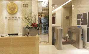 深圳寶安國際機場T3航站樓室內(nèi)擺閘案例