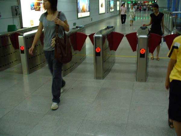 慶賀深圳出安智能通道閘進駐深圳地鐵口